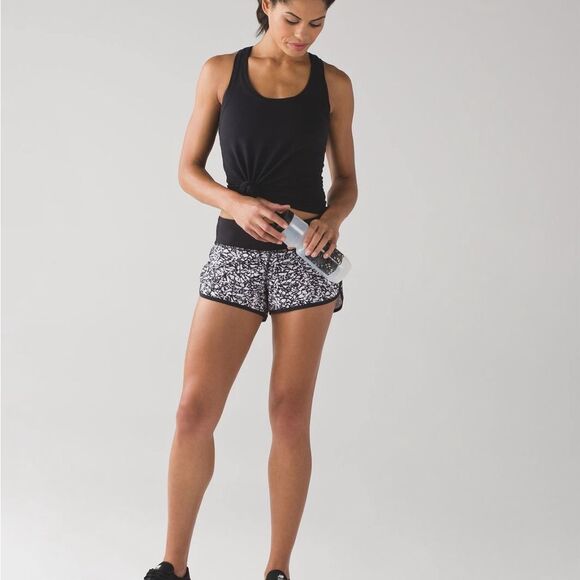 lululemon athletica Speed Short Ice Breaker White Black | 4 - Picture 8 of 10